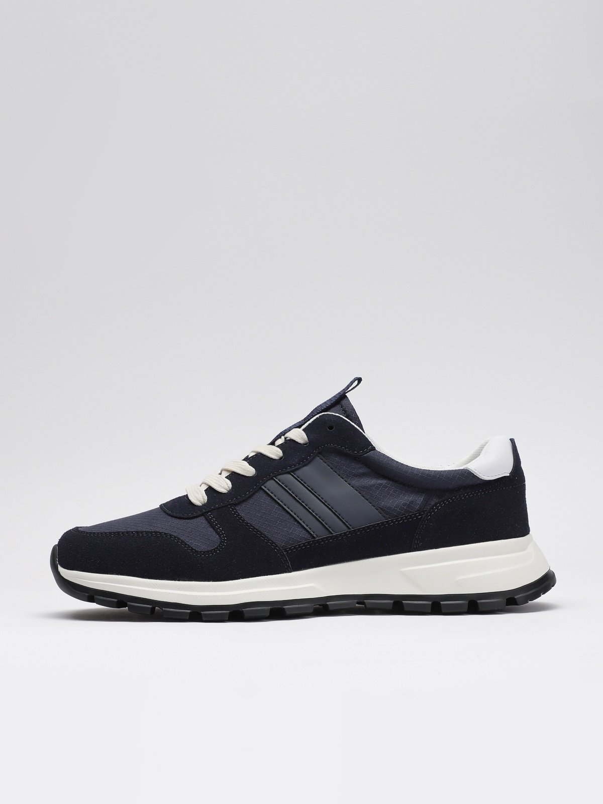 Leisure shoes