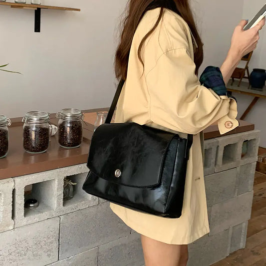 Retro Large Capacity Briefcase with Niche Design