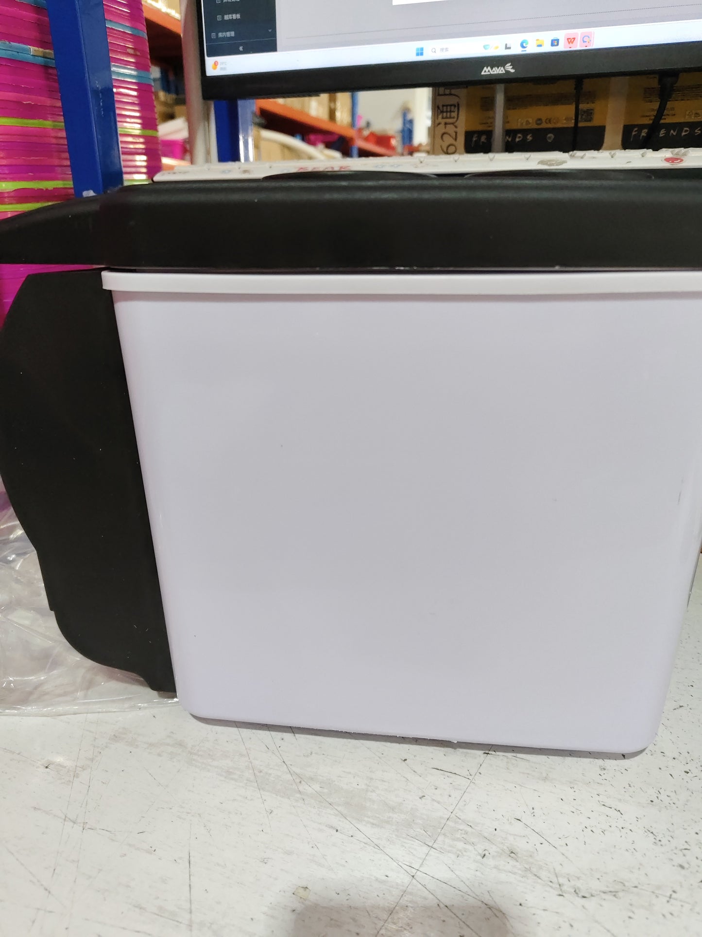 Portable Insulated 6-liter Refrigerator